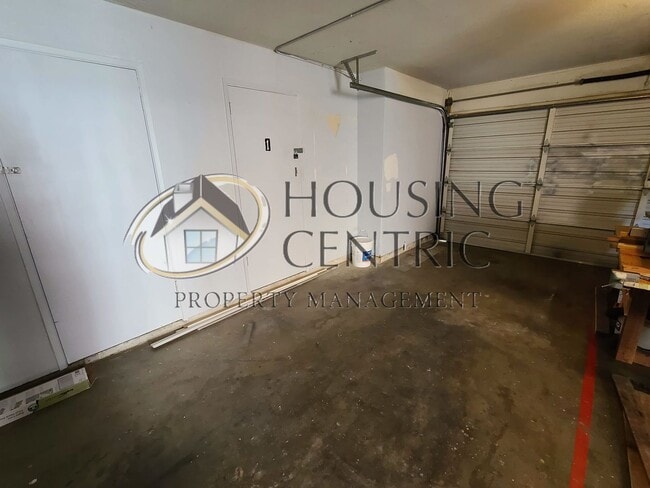 Building Photo - 9013 Montoya St