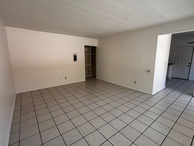 Building Photo - 735 Genevieve St