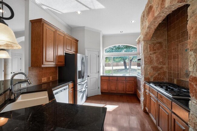 Building Photo - 304 Speed Horse