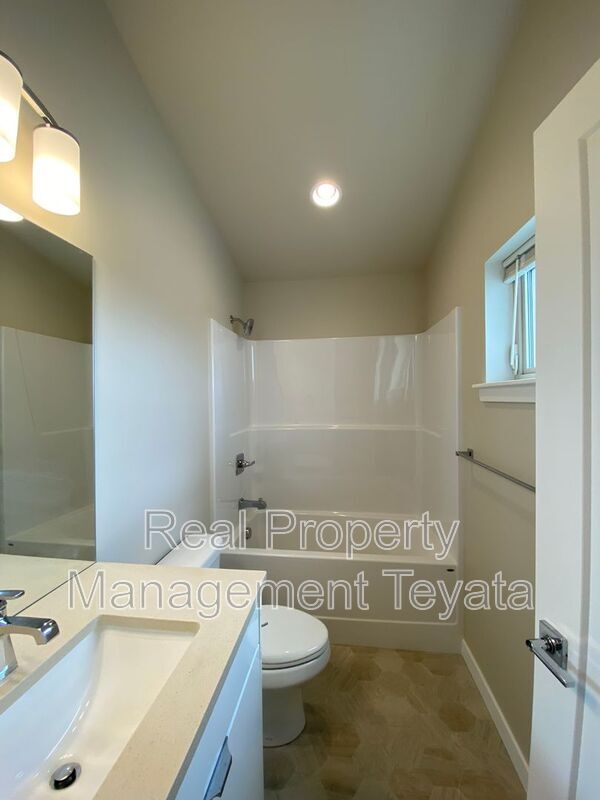 Building Photo - 809 Northview St