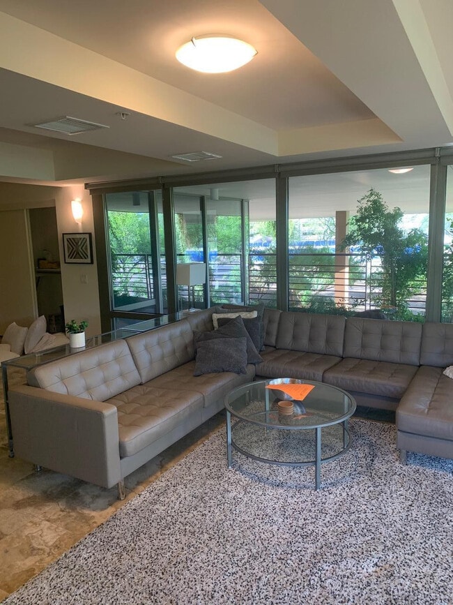 Building Photo - 7117 E Rancho Vista Dr