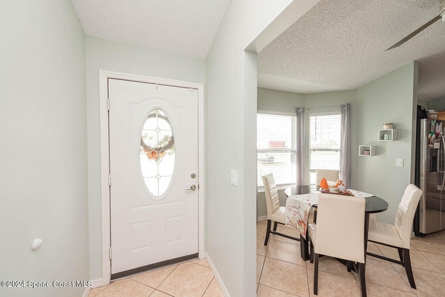 Building Photo - 721 Taluga Ave SE