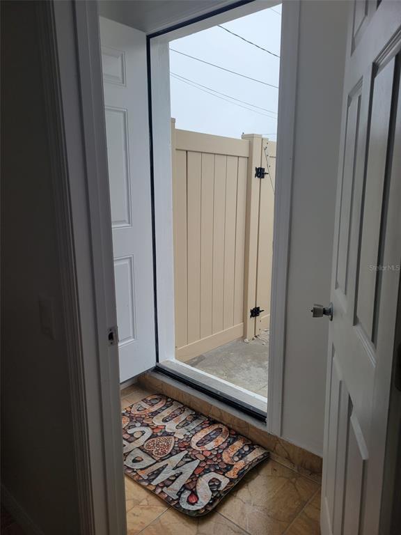 Building Photo - 531 Lakeview Ct