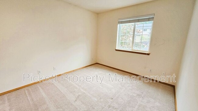 Building Photo - 7025 Stourbridge Pl NE