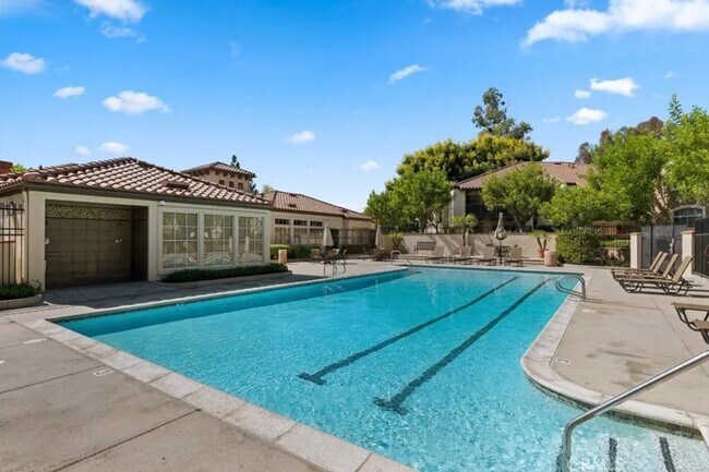 Building Photo - 235 S Cross Creek Rd