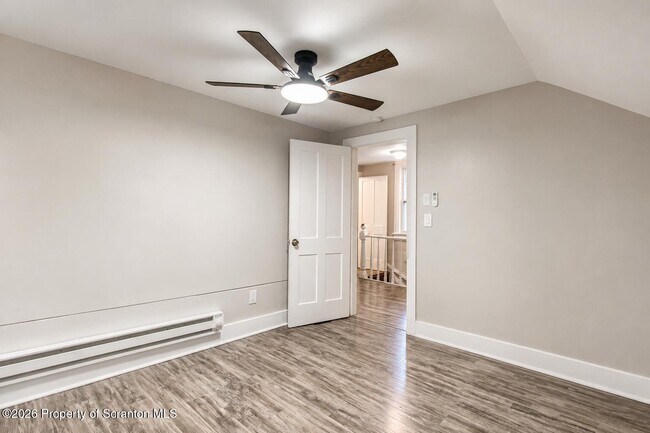 Building Photo - 1729 Sanderson Ave