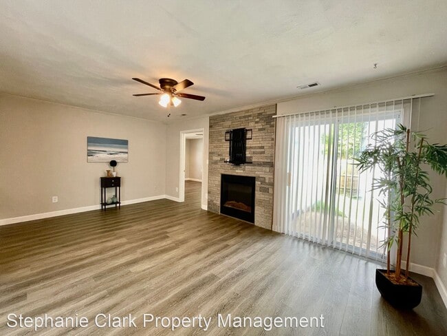 Building Photo - 5 br, 3.5 bath House - 1317 Beacons Reach ...