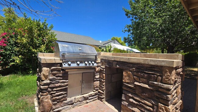 Building Photo - NEAR WESTGATE! Delightful 4bdr Corner Lot ...