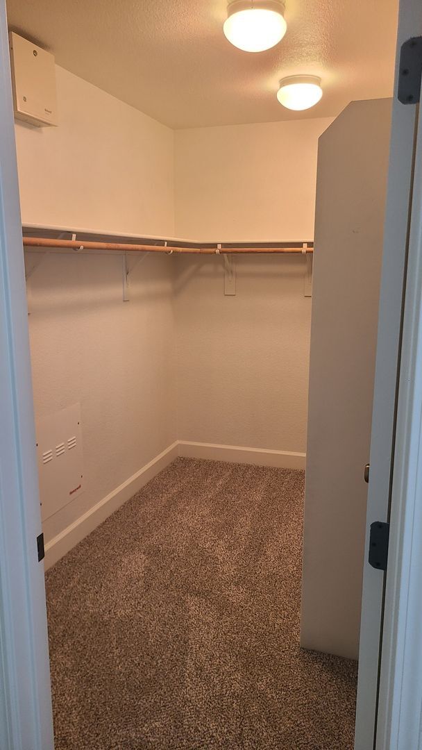 Building Photo - West Roseville, New Paint & Carpet 2 Story...