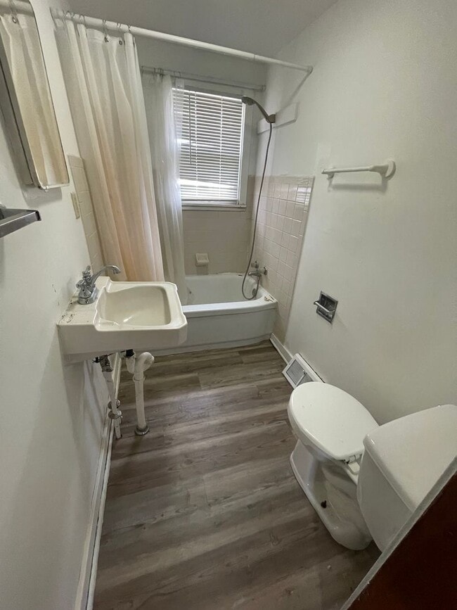 Building Photo - Cute 1 bedroom house! Located near Ta Ha Zouka Park!  Bonita casa de 1 dormitorio. ¡Ubicada cerca...