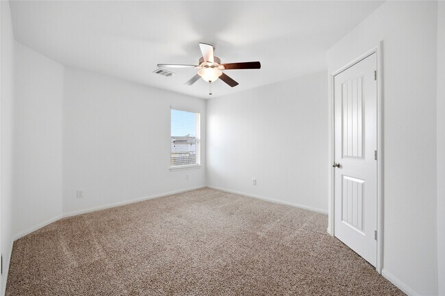 Building Photo - 10322 Urban Oak Trl