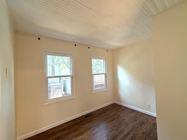 Building Photo - Charming home close to downtown!