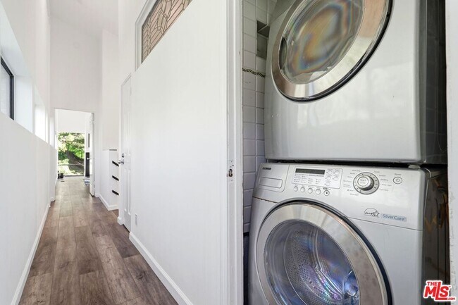 Building Photo - 2350 Benedict Canyon Drive