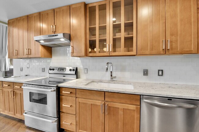 Building Photo - $3,100 - 2 Bed, 2 Bath Lofted Condo in Den...
