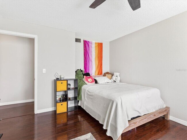 Building Photo - 2550 N Alafaya Trail