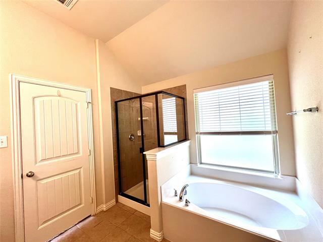 Building Photo - 5201 Pinewood Dr