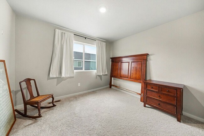 Building Photo - 305 Oriole Wy
