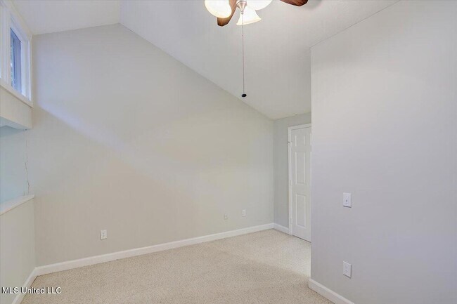 Building Photo - 200 Woodgreen Dr
