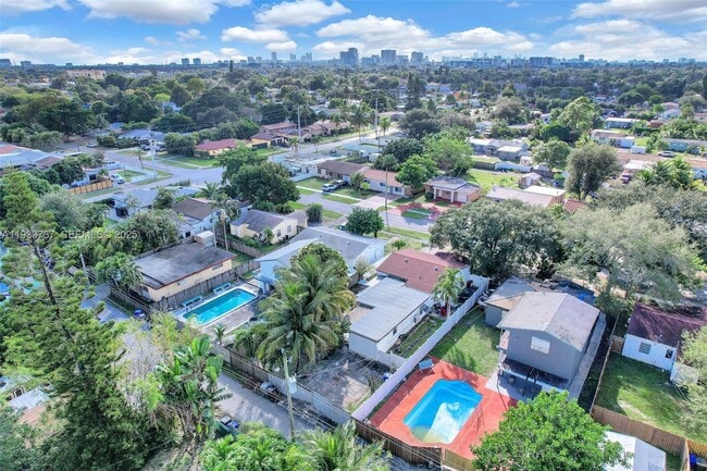 Building Photo - 2419 Coolidge St