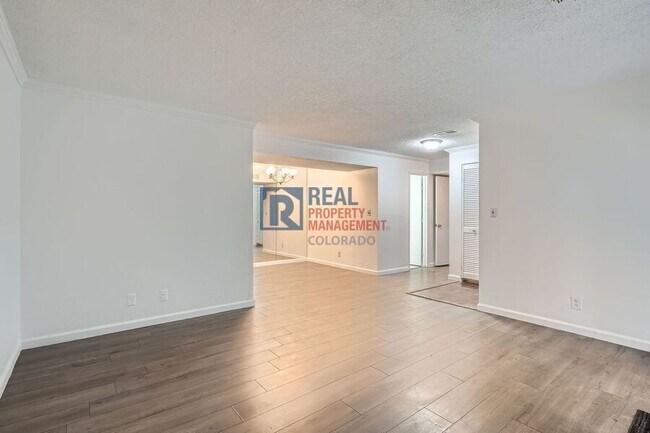 Building Photo - 5300 E Cherry Creek S Dr