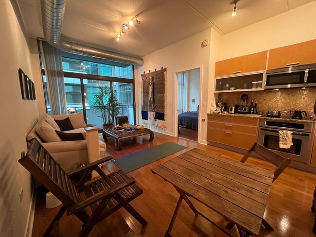 Building Photo - 650 W Wayman St