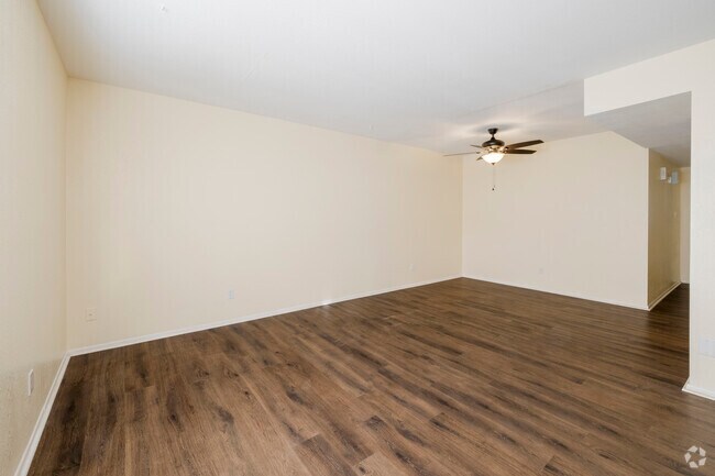 2BR, 1BA - 820SF - Living Room & Dining Area - 2516 W Augusta Ave