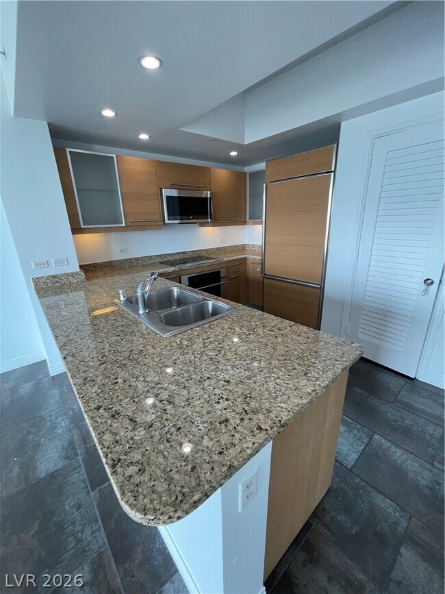 Building Photo - 322 E Karen Ave