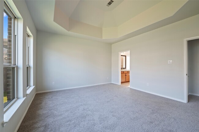 Building Photo - 632 Kickapoo Ct