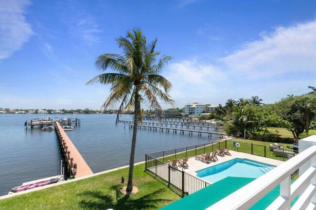 Building Photo - 316 N Lake Dr