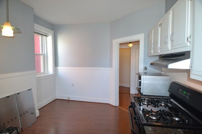 Building Photo - Renovated 1 bed and 1 bath