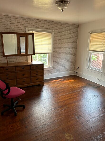 Building Photo - 1126 Oakland Ave