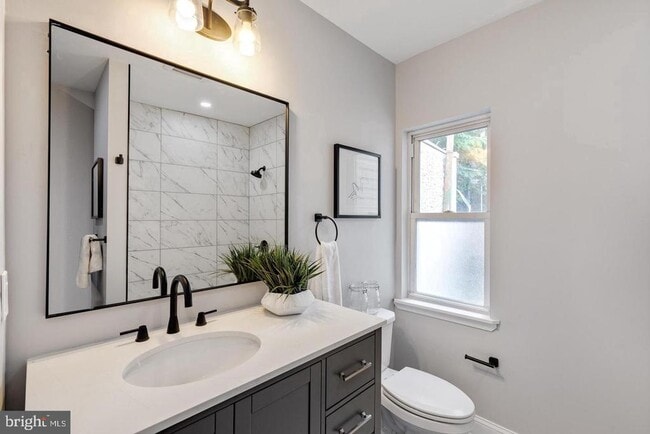 Building Photo - 1553 S Woodstock St