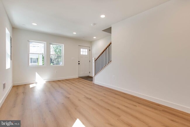 Building Photo - 118 Winters Ln