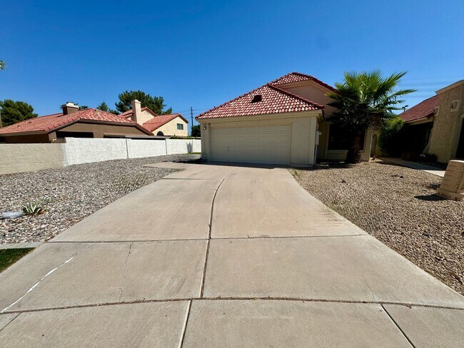 Building Photo - Beautiful Corner Lot Home in Stone Creek!