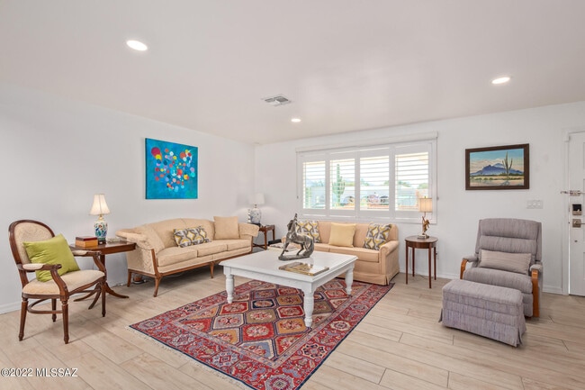 Building Photo - 434 S Vista Del Rio
