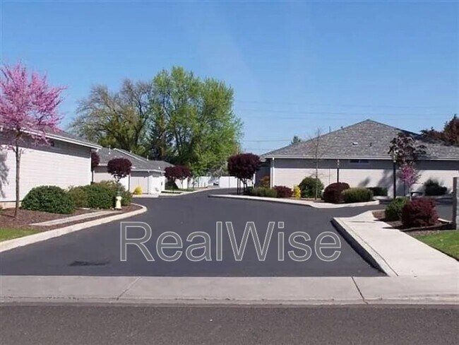 Building Photo - Pine Hurst Village Estates