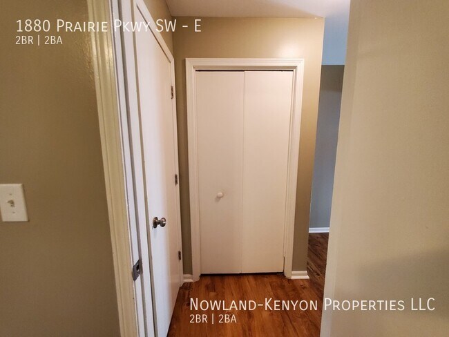 Building Photo - 1880 Prairie Pkwy SW - E- 2 beds, 1 full bath