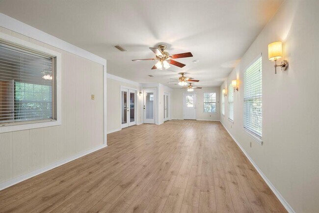 Building Photo - 9628 Dalewood Dr