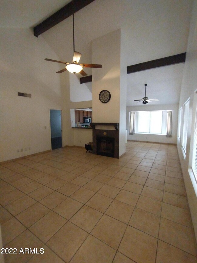 Building Photo - 2114 W Monona Dr