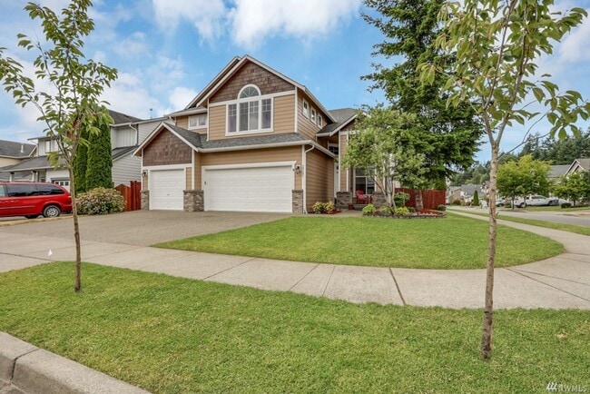Building Photo - Beautiful home on corner lot!