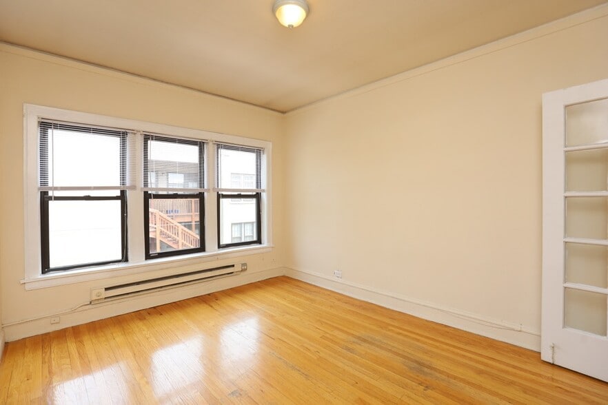 Building Photo - 1238 Oak Ave