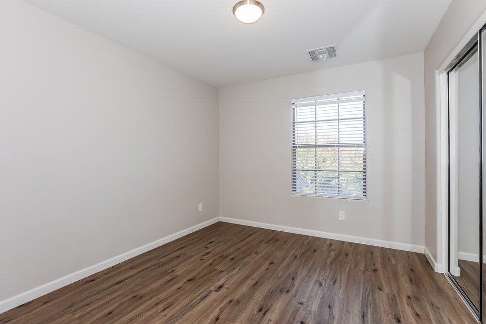 Building Photo - 1465 E Mia Ln