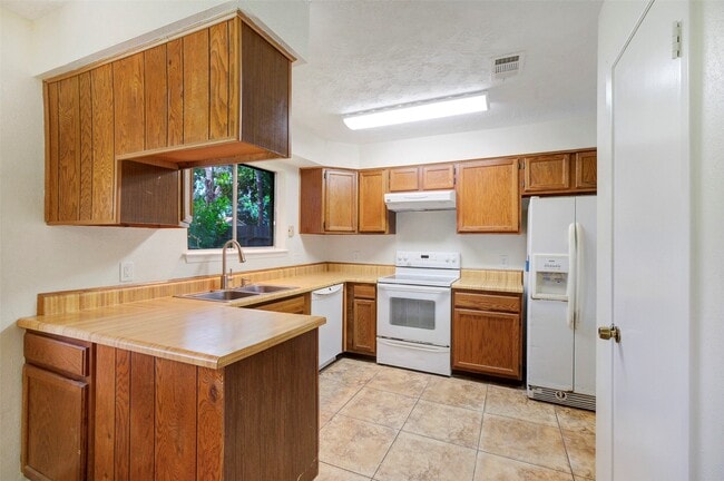 Building Photo - 10314 Paintbrush Ln