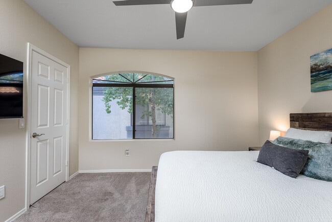 Building Photo - 15095 N Thompson Peak Pkwy