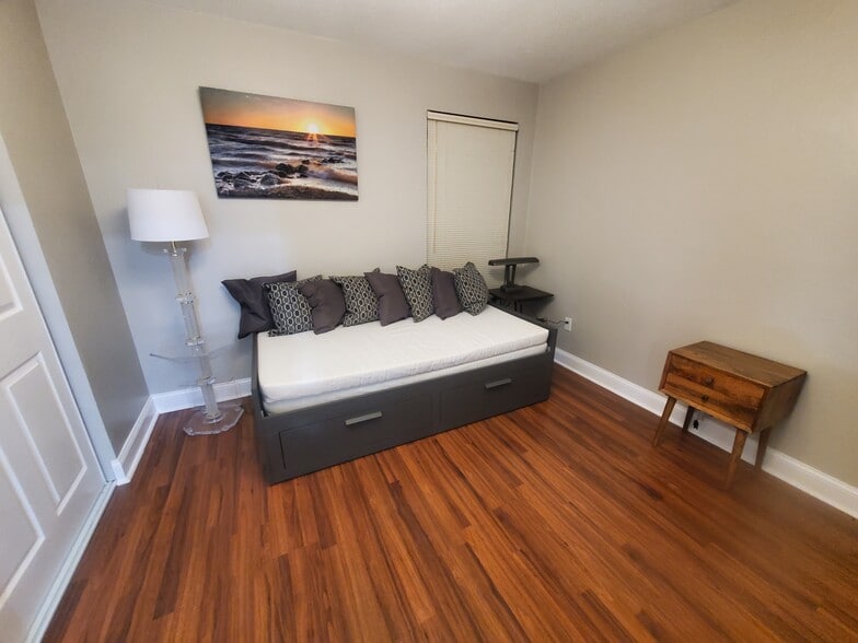 Building Photo - 3568 Boca Ciega Dr