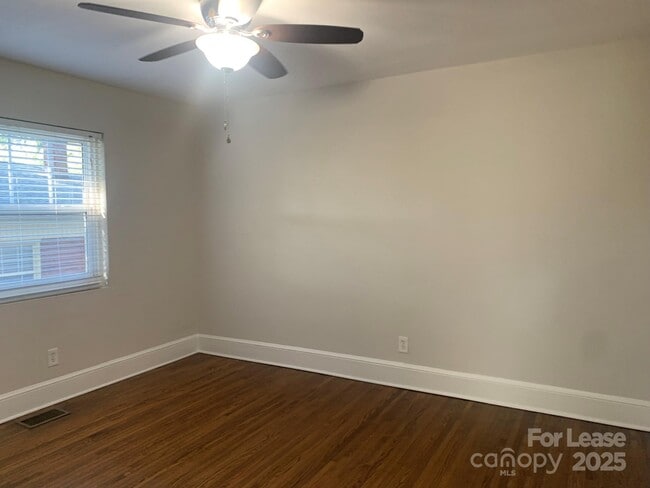 Building Photo - 1800 Hall Ave