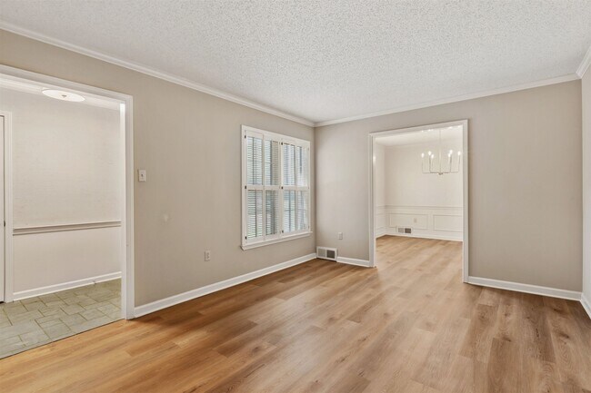 Building Photo - 8604 Sandpoint Dr