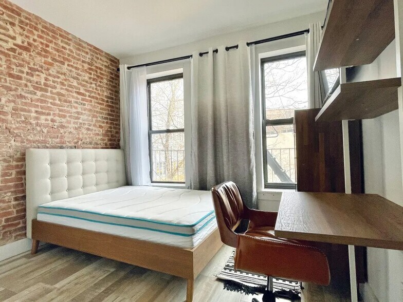 Building Photo - Furnished room/NOT APARTMENT