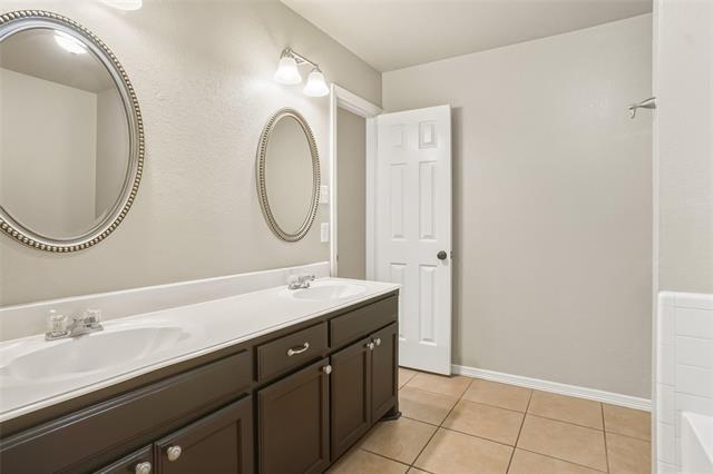 Building Photo - 1067 Roundrock Dr