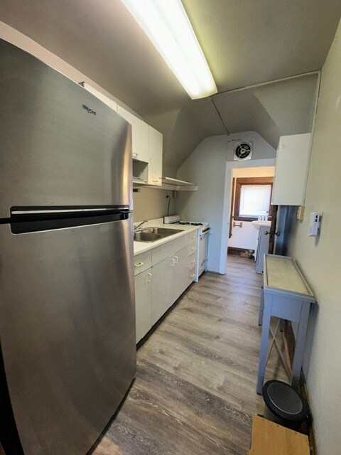 Building Photo - 105-1 Bool St